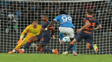 نابولي يعود إلى صدارة الدوري الإيطالي بفوز حاسم على إنتر ميلان